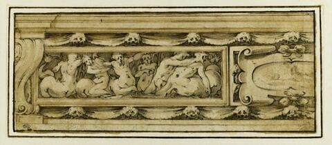 Fragment de frise avec des tritons dans un cadre auprès d'un cartouche contenant un paysage