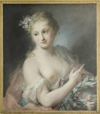 Jeune fille tenant une couronne de laurier, nymphe de la suite d'Apollon.