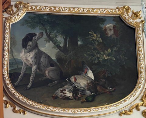 Deux chiens gardant du gibier