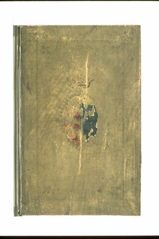 Jeune homme, debout, vêtu d'une tunique et d'une cape, image 2/6